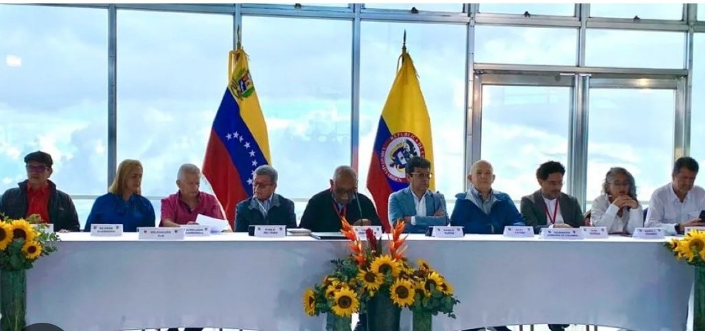 RogerPintoMIRA's tweet photo. El legado Bolivariano, sigue cabalgando los pueblo de latinoamérica; desde la cuna del Libertador Simón Bolívar el gobierno de @infopresidencia y el ELN construyen el camino de la PAZ 

Sólo el pueblo salva al Pueblo🇨🇴🇻🇪
.@NicolasMaduro
.@petrogustavo
#FelizCumpleanosPdteMaduro https://t.co/4mhlElW4XI