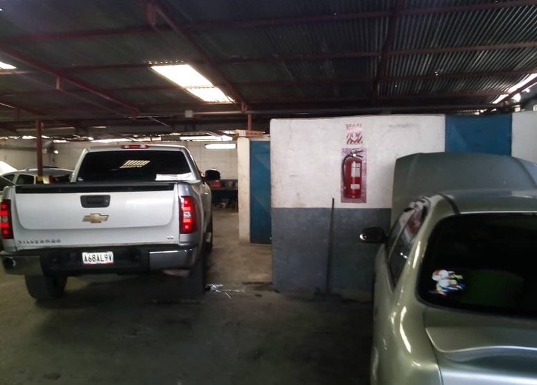 vendoenoriente1's tweet photo. En venta Galpón de 540 m2, incluye 150 m2 de oficinas y un local de ventas. Está ubicado en la Av. Bolívar de #PuertoLaCruz, Edo. #Anzoátegui. El frente da con la mencionada Av. y el Fondo da con la Calle la Fe. Precio $150.000 https://t.co/22LbqUZ5jA