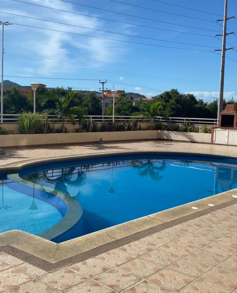 vendoenoriente1's tweet photo. En venta apartamento en la C/Arismendi de #Lechería Tiene 129 M2, 3H, 2 y 1/2 baños, 2PE techados, un maletero, Cuarto de servicio, Sala, comedor, cocina, estar, balcón. Cuenta con 2 AA de 5 y 3 tons. C/U. Se vende semi amoblado. #bienesraices #apartamentos https://t.co/dux3HNhAvx