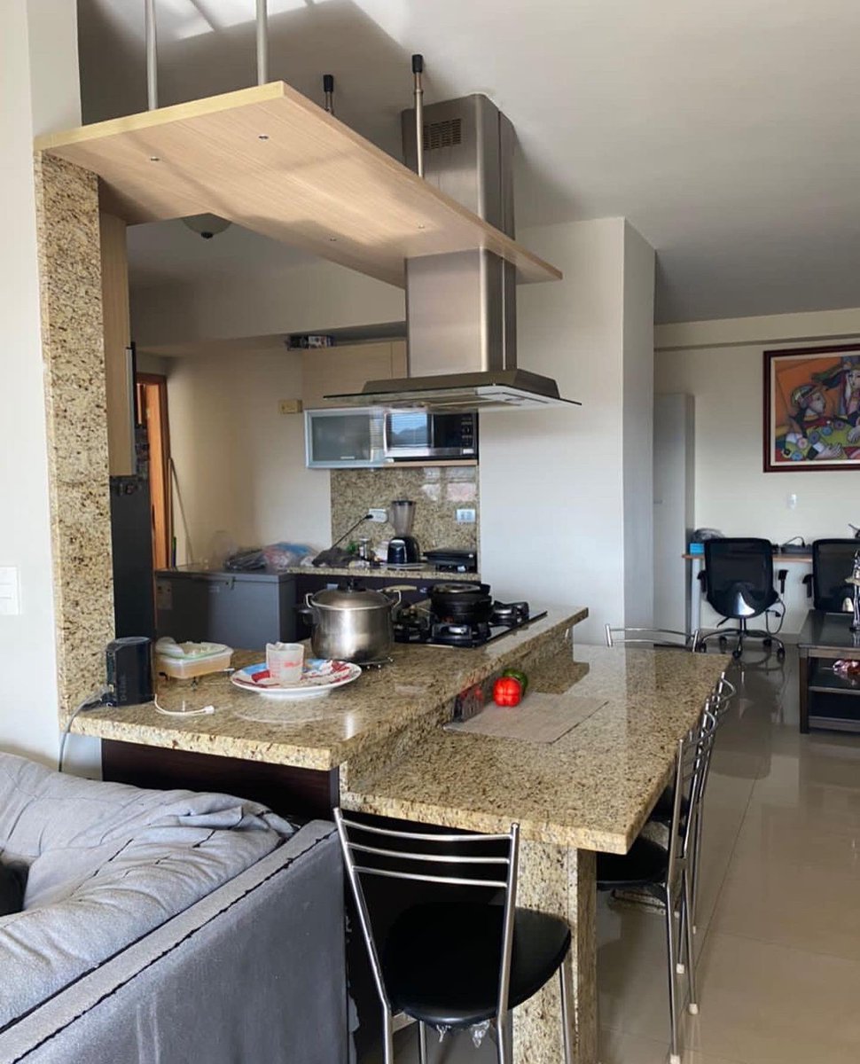 vendoenoriente1's tweet photo. En venta apartamento en la C/Arismendi de #Lechería Tiene 129 M2, 3H, 2 y 1/2 baños, 2PE techados, un maletero, Cuarto de servicio, Sala, comedor, cocina, estar, balcón. Cuenta con 2 AA de 5 y 3 tons. C/U. Se vende semi amoblado. #bienesraices #apartamentos https://t.co/dux3HNhAvx