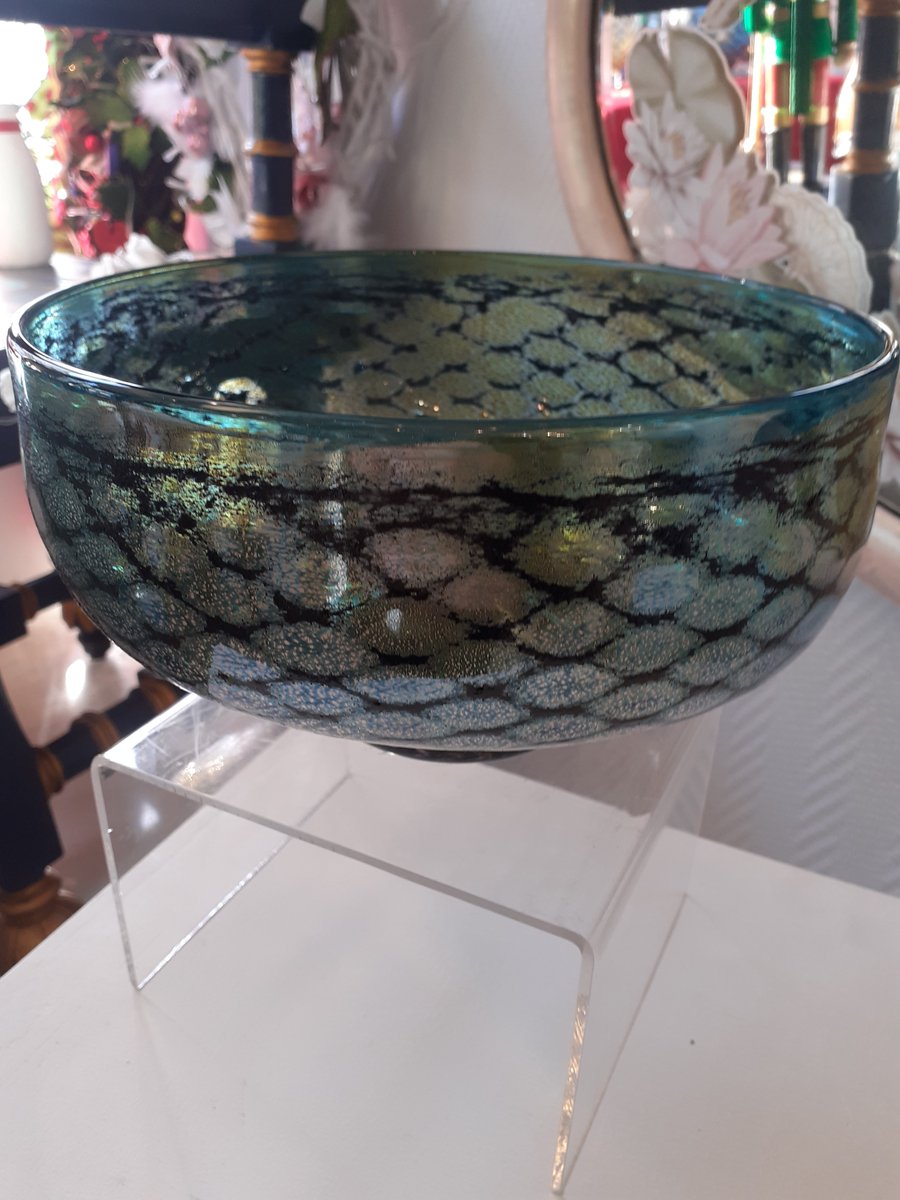 HPaddon's tweet photo. Simply exquisite handmade glass from Allister Malcolm, new work now in the gallery ... #Christmas #handmadeglass #lovecolour #interiordesign #perfectgift #handmade https://t.co/Ld7H86Ukk0
