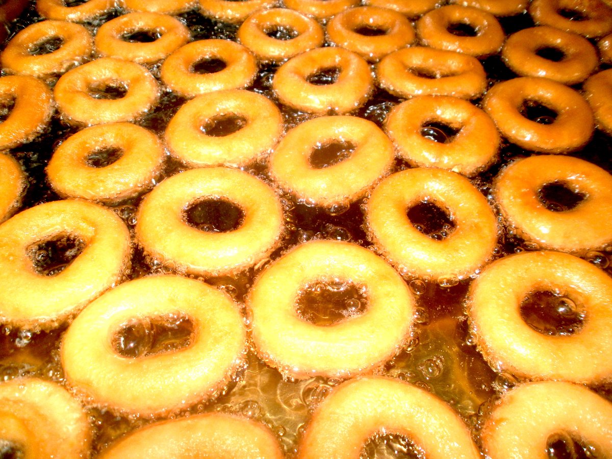 doughnu03107821's tweet photo. 🎉🎉🎉まんぷく🍩＋給付　ぷくぷく😋プレゼント企画😋 No.79🎉🎉🎉

🎁ドーナツ１００個＋もちキナコ３０個 ＋1000円ギフト券🎁

➡１名様🎉🎊🤩🎊🎉

遠方🗾cool宅急便🚚💨

応募方法： RT🔃とか

🍩〆切：2500RT達成で夢うつつ気味に抽選❗️

🍩当選発表：当垢🎊

🍩抽選：夢うらない🎯 https://t.co/VXewurnorh