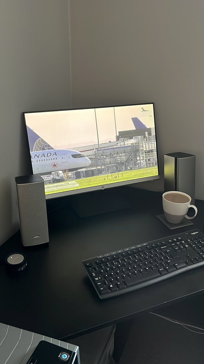 kieranmichael89's tweet photo. Time to have a little study break by watching @BigJetTVLIVE. Great work Jerry, love your live streams 👍 https://t.co/oE7e92QE3g