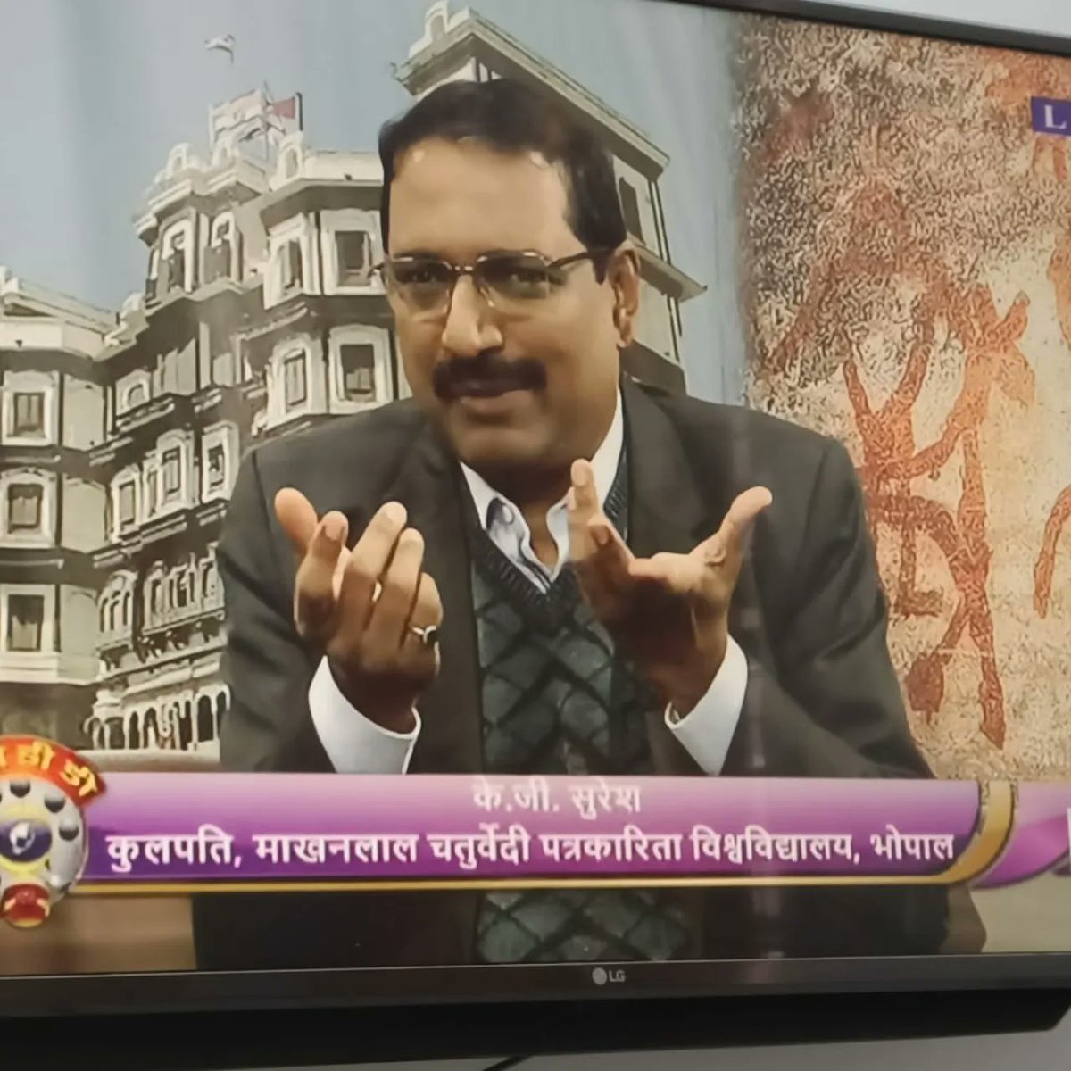 kg_suresh's tweet image. आज दूरदर्शन मध्य प्रदेश में पत्रकारिता के नए आयाम और आमजन विषय पर साक्षात्कार
Interview with @DDNewsMP1 on New Dimensions of Journalism &amp;amp; Common Man
@mcu_bhopal @IIMC_India @JansamparkMP @IAMCRtweets @scrippsiij @ianuragthakur @kumarnandaj @SunilAmbekarM @mukulkanitkar @NUJIndia