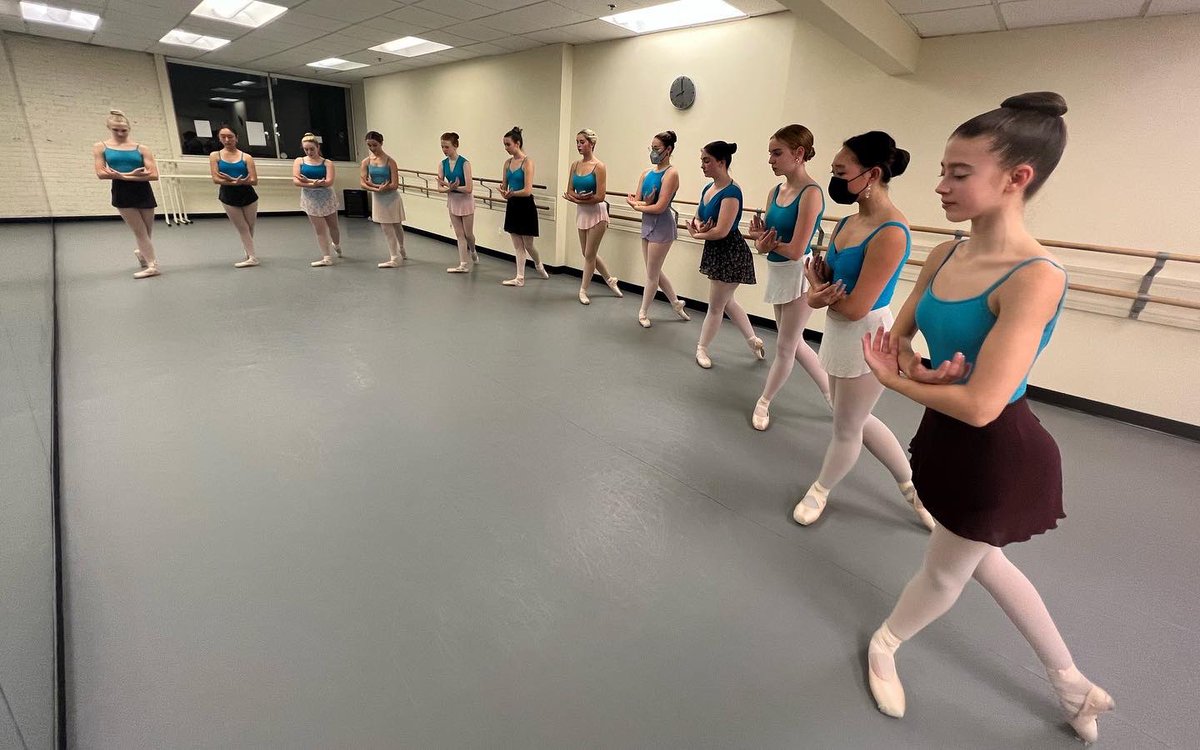 phdanceacademy's tweet photo. #WillisWednesday ✨✨✨
Our Level 5/5x ballet students have been working on the Willis choreography from the ballet Giselle in #Variations class with Miss Rachel! #PDA #balletclass #Ardmore https://t.co/dGKyZhNKC2