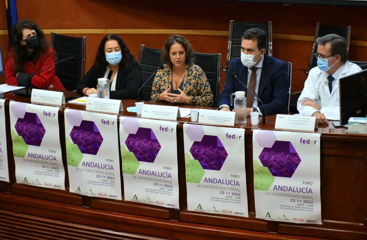 saludand's tweet photo. 🔬 @LinaGarcia_AND destaca que Salud destina 1 M€ a la investigación de las #EnfermedadesRaras

🗣La consejera inaugura el II Foro Andaluz de estas patologías en el @HospitalUVRocio y subraya el compromiso de tener un diagnóstico en un plazo de un año
 🔗https://t.co/e0qF4vdhtg https://t.co/AjFIZ9yAk6