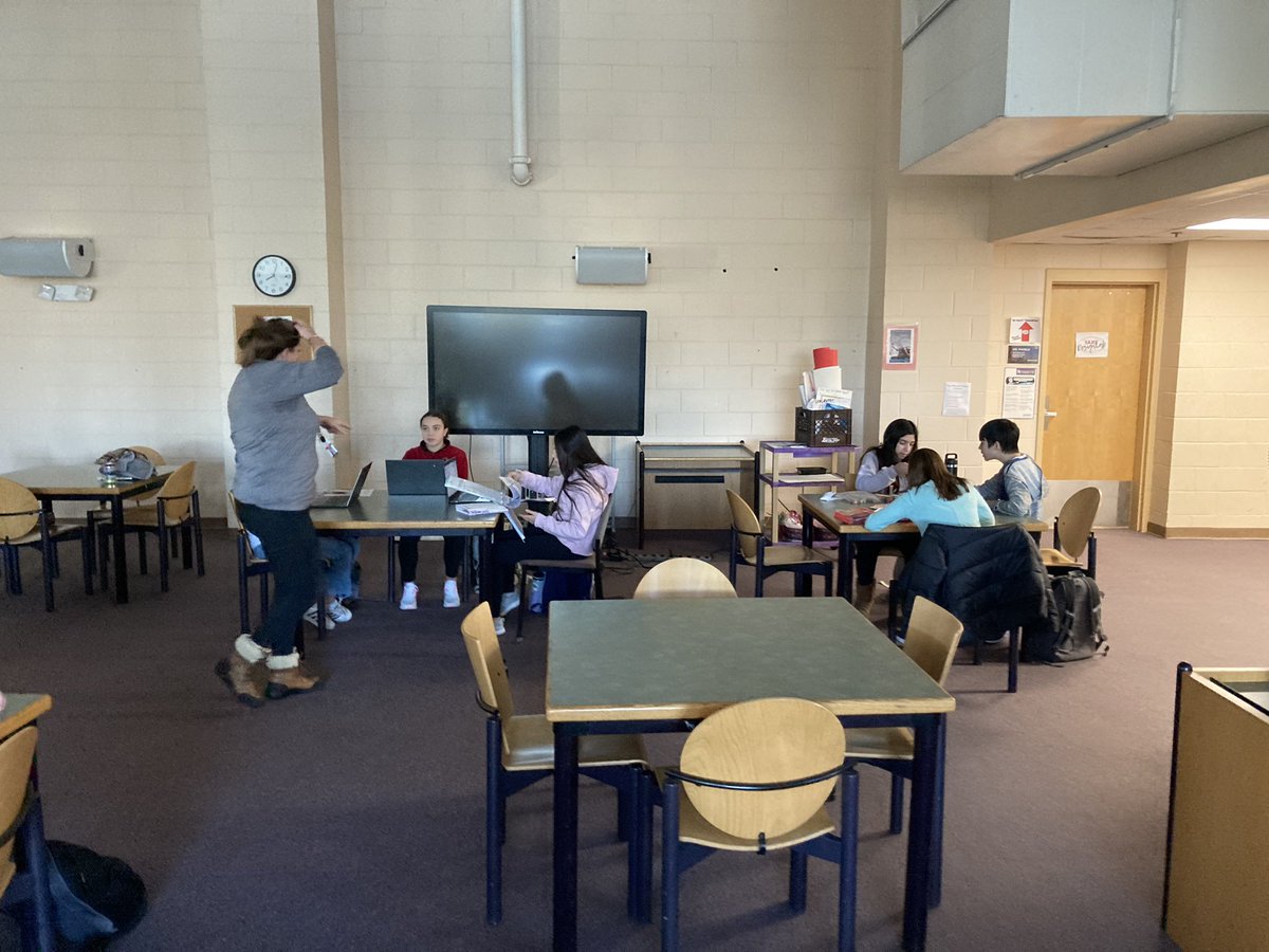 DavidGusitsch's tweet photo. Ms. Campbell and her #SaxeSS students are taking advantage of the adjoining @SaxeMS Design Lab and Upper Mez Innovation spaces to think, collaborate, and create with each other! #SaxeInnovates #SaxeDesignLab https://t.co/PBkbo8QfWK