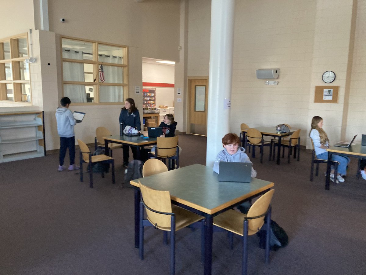 DavidGusitsch's tweet photo. Ms. Campbell and her #SaxeSS students are taking advantage of the adjoining @SaxeMS Design Lab and Upper Mez Innovation spaces to think, collaborate, and create with each other! #SaxeInnovates #SaxeDesignLab https://t.co/PBkbo8QfWK