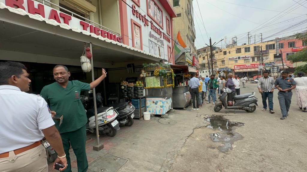 Today conducted Operation #ROPEhydtp at Suprabath Tiffins, Godavari Ruchulu and Sreeja Beauty Stores at Ameerpet and booked cases against the violators.