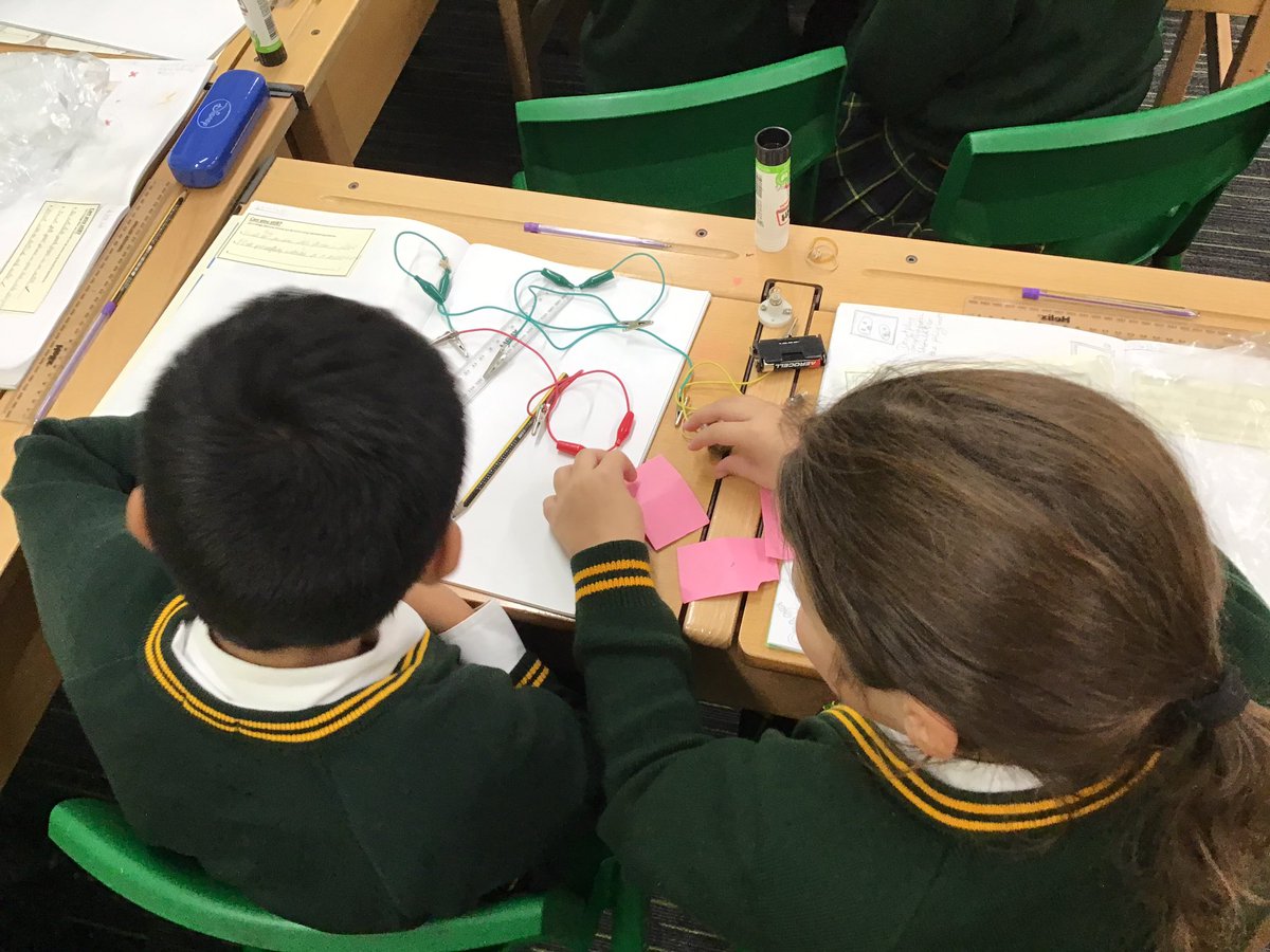 laceygreenpa's tweet image. 4Z are exploring circuits this afternoon in science. Wish them luck! #LGPAScience