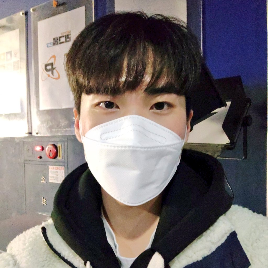 serinepi's tweet photo. 컨텐더스도 볼 겸 저녁식사 겸해서 나오셨다는 데칼 선수 몹시 반가워하셨어요 #DeCal #D3CAL https://t.co/bUxhBy1z1T
