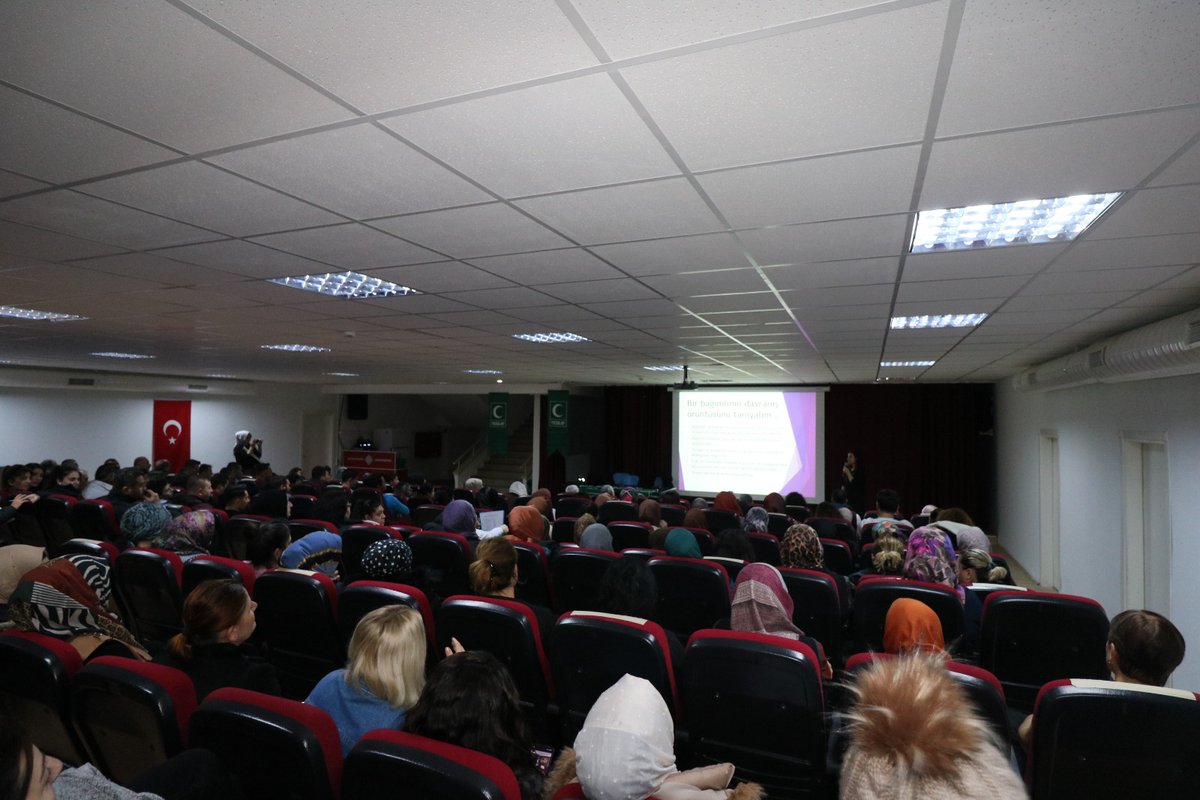 İl Müdürlüğümüz Eğitim Birimince 2022 yılı içerisinde yapılması planlanan bağımlılıklarla mücadele farkındalık eğitimi Spor Psikoloğumuz Birce Arıkan Er ve Yeşilay  işbirliği ile personelimize ve sporcularımıza verilmiştir.
<a href="/gencliksporbak/">Gençlik ve Spor Bakanlığı 🇹🇷</a> <a href="/kasapoglu/">Dr. Mehmet Kasapoğlu</a>