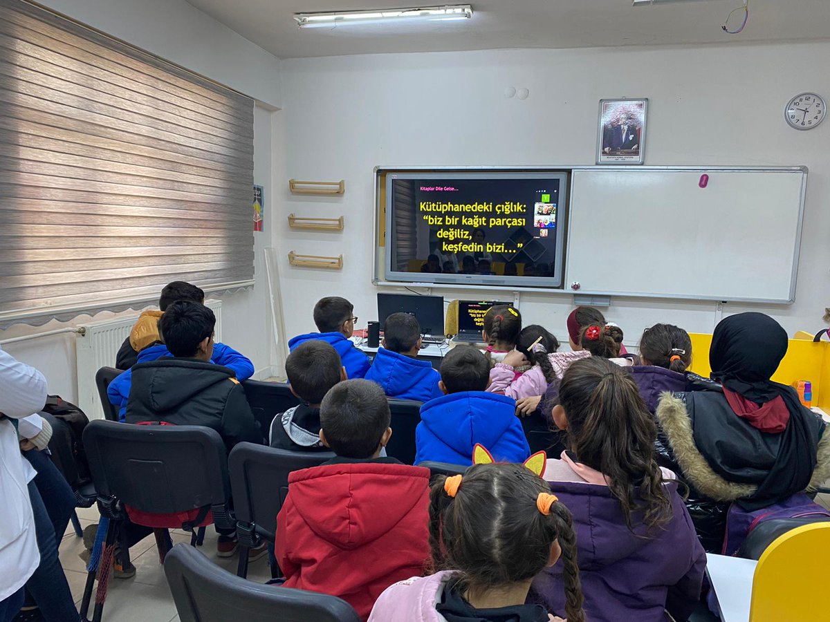 Dkayailkorta's tweet photo. Bugün Prof. Dr. Hüseyin Vural hocamız öğrencilerimize kitaplar ve okumanın önemiyle ilgili Zoom üzerinden bilgi verdi. Saygıdeğer hocamıza çok teşekkür ederiz.
@tcmeb 
@Erzurum_Mem 
@skaygusuz 
@Karayazimem 
@cicek_muhlis https://t.co/12cBm0zoEn