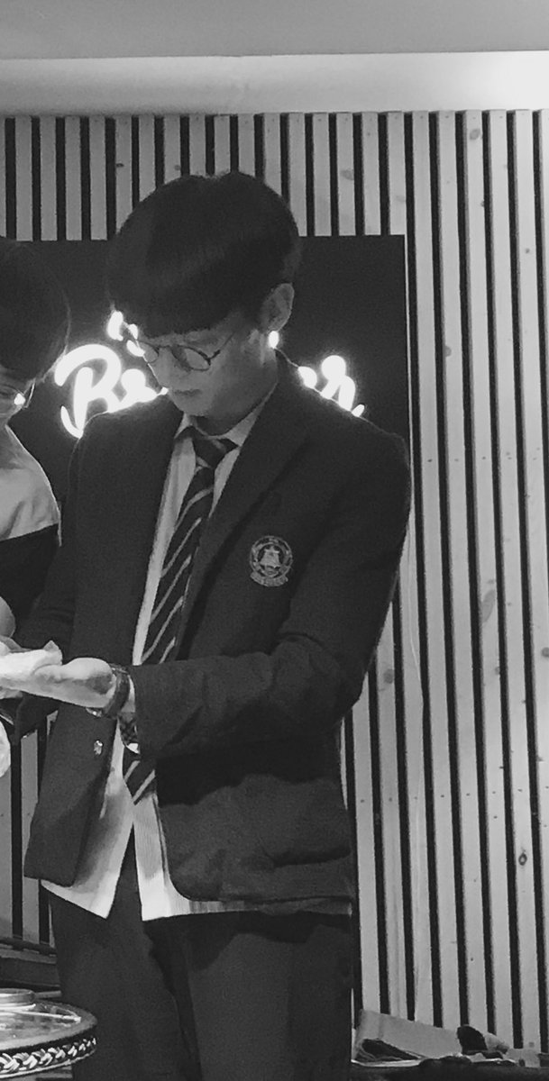ye_chaniS2's tweet photo. 🎻신예찬 과사 타래🎻 #LUCY #신예찬
(+남친짤 타래)
주인장이 과사인지 구분못해서 과사 아닌 사진 함유 https://t.co/S0r71BOabk