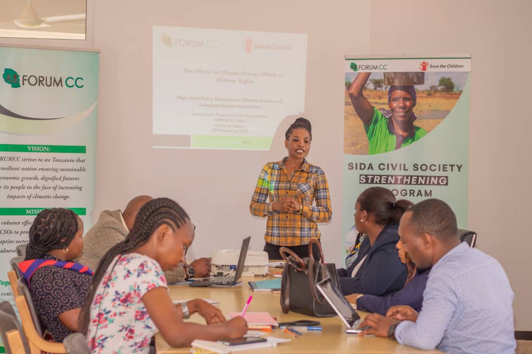 Forumcctza's tweet photo. Early Today, we conduct a #ClimateChange dialogue on the effects of climate change on children's rights.
#ChildrenMatter #Children4Climate #ClimateJustice #civilsociety
@PACJA1 @SavetheChildren @Sida @WRIClimate @ClimateActionNG @mithika_mwenda @Greenpeace https://t.co/HzJi13bOtO