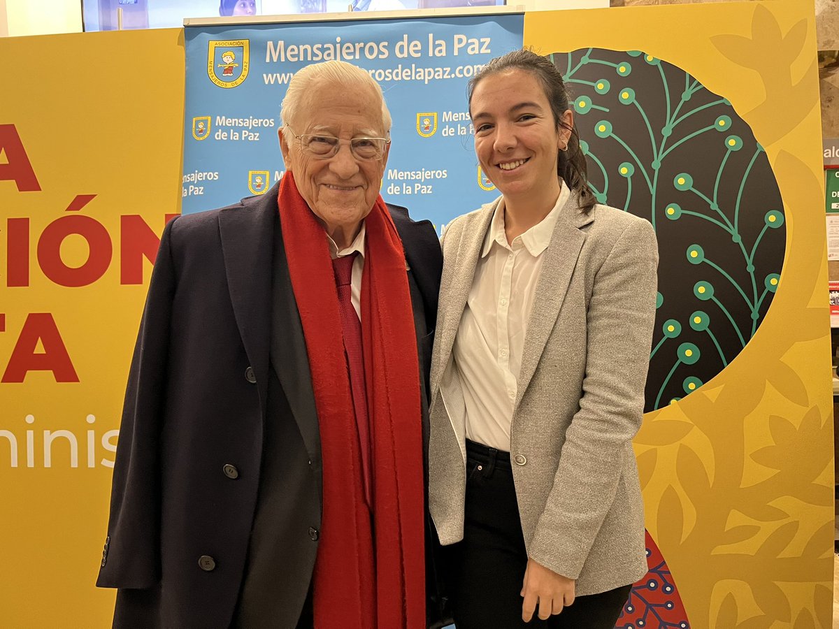 marta_llueca's tweet photo. Acompañando al Padre Ángel en la presentación de la nueva Cátedra de Cooperación en el 60 aniversario de @paz_mensajeros Un honor formar parte de la familia de la Cooperación Española. https://t.co/a5WZeyWwjn