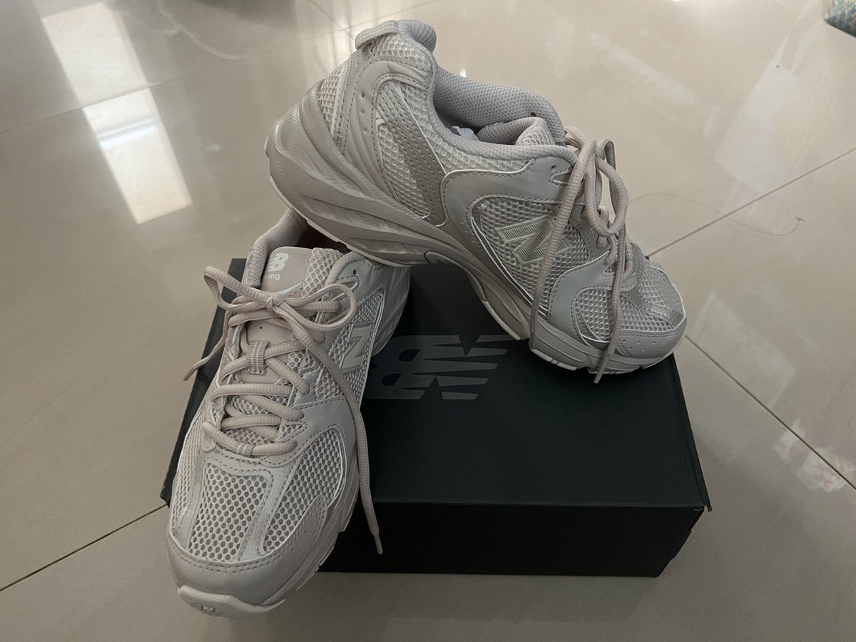 mamumoomi's tweet photo. New balance MR530AA1 unisex
✨brand new condition ✨

🪄price : 3990 รวมส่ง
🪄size 7 / 25 cm

ไม่เคยใส่เลยสักครั้งค่า ซื้อมาผิดไซส์ค่า มาจากเกาหลีเลยครส มีใบเสร็จค่า

#พรีออเดอร์เกาหลี #รับหิ้วเกาหลี #รองเท้าผ้าใบ #newbalance530 #พรีเกาหลี #พรีออเดอร์ #รับหิ้วรองเท้า #newbalance https://t.co/xRUETOCqK6