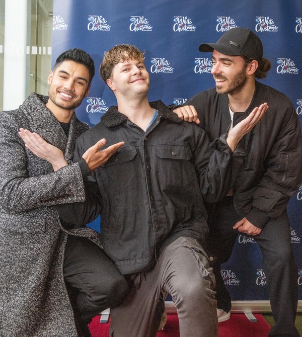 ctrlsel's tweet photo. essas são as fotos mais lindas. os twboys sempre se apoiando. a carinha do Jay com o cachinhos na testa. https://t.co/BjwKuCrTFl