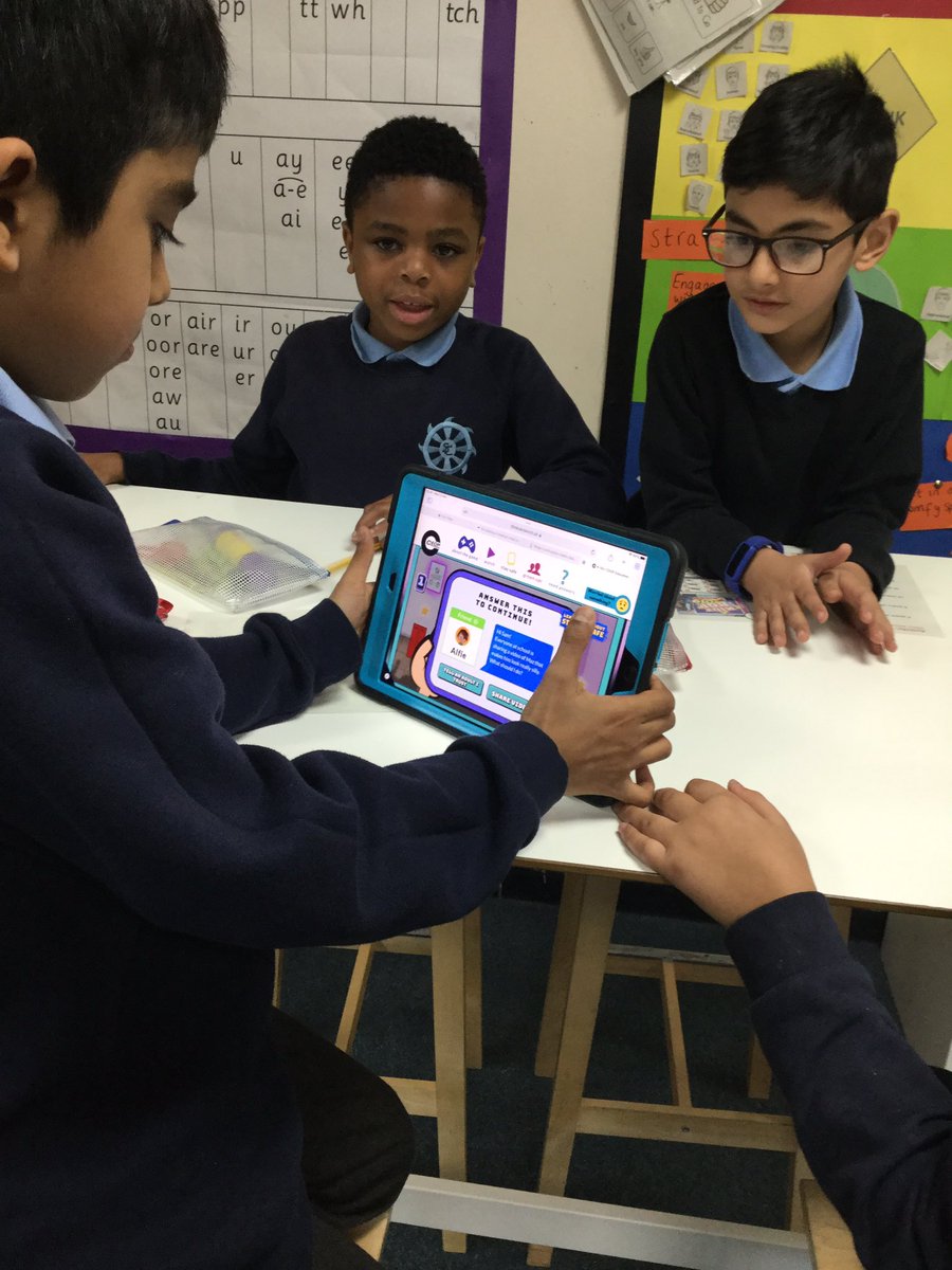 STC_5SF's tweet photo. #onlinesafety we’ve looked at targeted advertising and inappropriate advertising. Did you know websites get paid to have adverts on their websites? We ended our session on the #thinkuknow website https://t.co/AbfzOP5fIN
