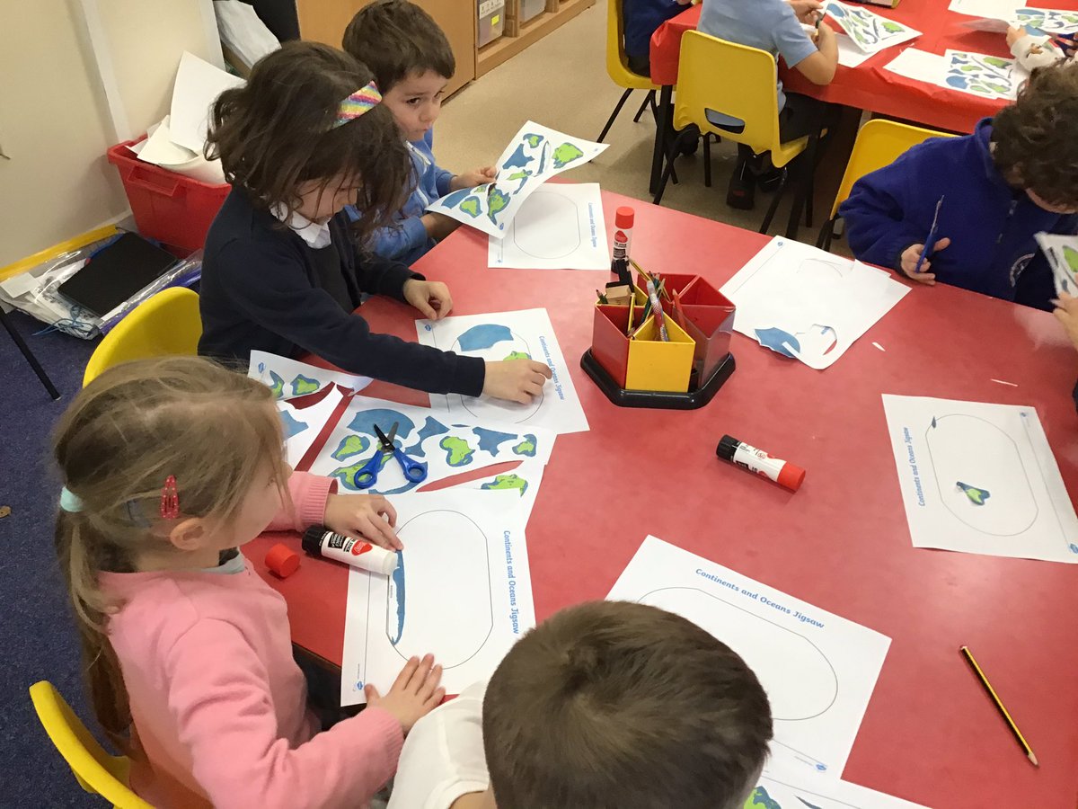 ClaphamTerrace1's tweet photo. Year one creating continents and oceans jigsaws! #weknowouroceans #geography #askusquestions https://t.co/MDulNBq0Fk