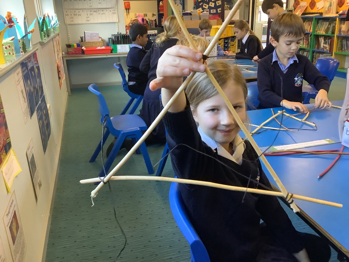 MPS_PrePrep's tweet photo. Senior multis students joined Year 2 for some Christmassy crafting this afternoon. Great help with all the fiddly bits! #millfieldprep #millfieldpreprep https://t.co/WZCMBoOgPr