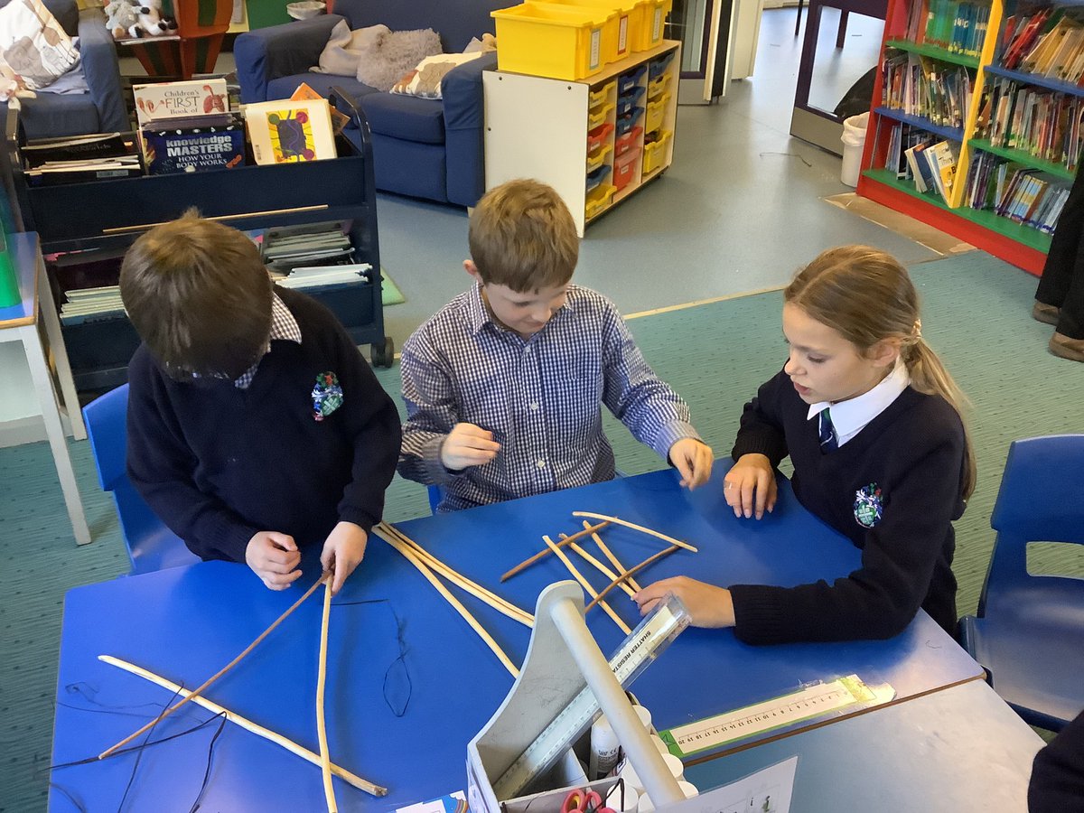 MPS_PrePrep's tweet photo. Senior multis students joined Year 2 for some Christmassy crafting this afternoon. Great help with all the fiddly bits! #millfieldprep #millfieldpreprep https://t.co/WZCMBoOgPr