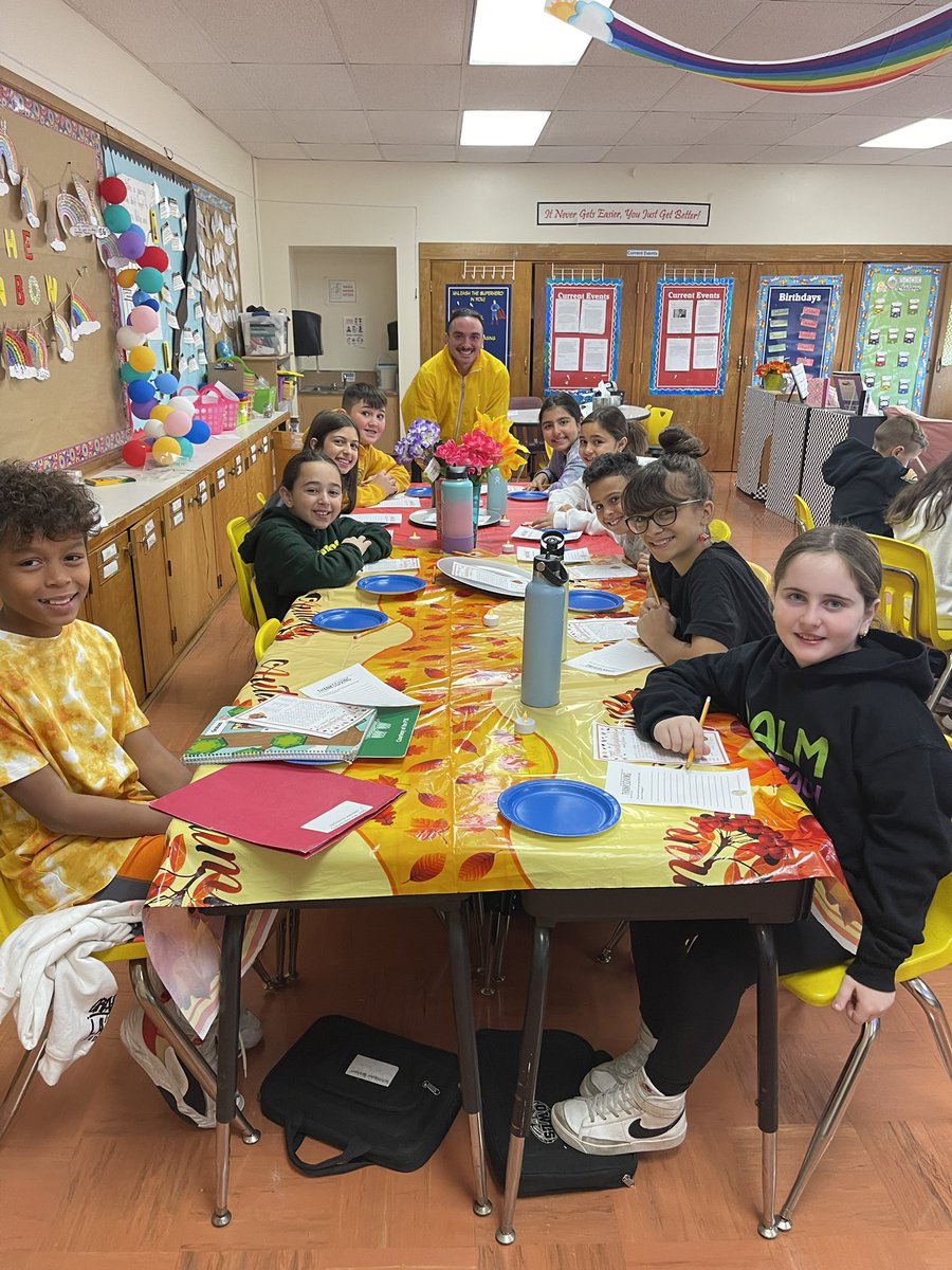 Sharilyn20's tweet photo. @WaverlyParkElem 5th graders are serving up some delicious activities today! #Thanksgiving2022 #gratefulforyou https://t.co/wrdVeqjnGL