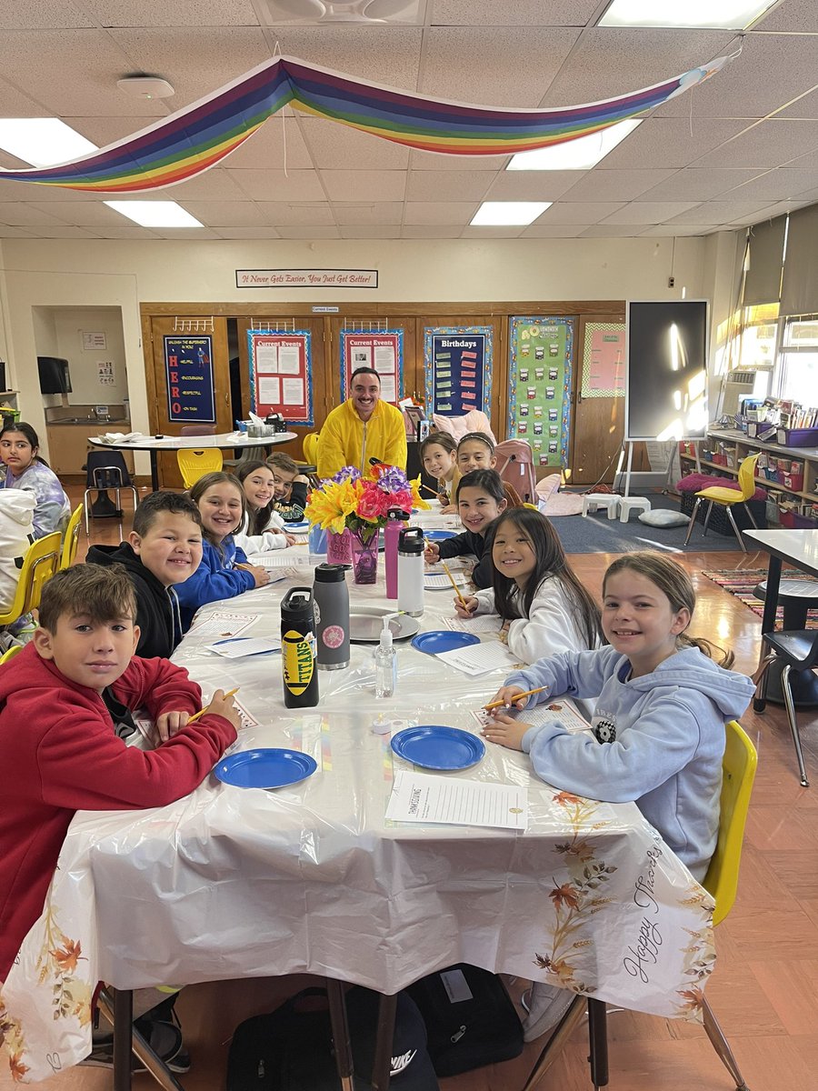 Sharilyn20's tweet photo. @WaverlyParkElem 5th graders are serving up some delicious activities today! #Thanksgiving2022 #gratefulforyou https://t.co/wrdVeqjnGL