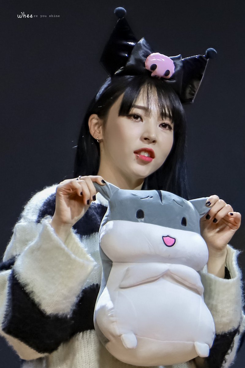 221022 문별 디어마이뮤즈 대면팬싸인
Dear My Muse fansign

쿠로미짱🖤💗

제가 일본에서 가져간 머리띠인데 엄청 좋아해줬어요ㅜㅜㅜ

#마마무 #MAMAMOO #문별 #MOONBYUL #ILLELLA #ムンビョル  #サイン会  #엠닷홀 #디마뮤