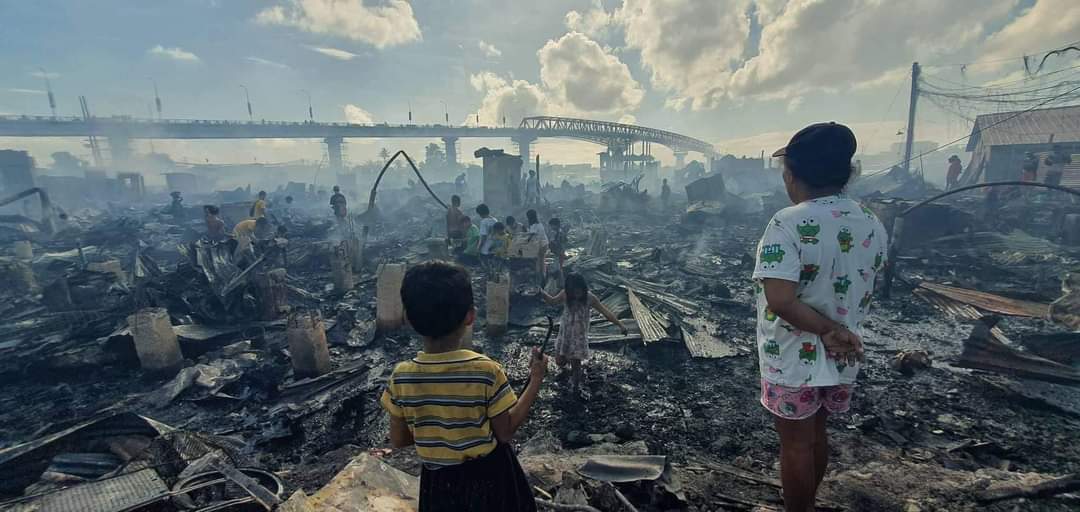 JGUniverseOFC's tweet photo. We are knocking on your heart to help these people who got affected by the big fire in Looc, Mandaue, Cebu.

Christmas is approaching, and instead of celebrating it with joy, these people get traumatized because of what happened last night, on November 22, 2022. https://t.co/MNDZfGz4oW