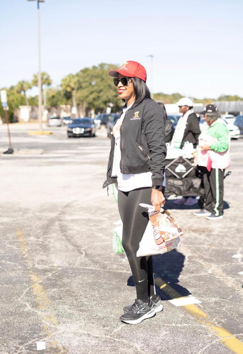 THANK YOU to all of our sponsors, volunteers and supporters! We did it again! 1000 Turkeys/hams/groceries = 1000 smiles for Thanksgiving! 🦃