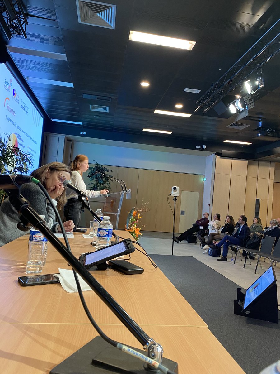 ‼️ 43% des patients âgés sont sous ou surexposés à des thérapies orales 💊 anti tumorales dans cette étude ⁦<a href="/CGFL_Dijon/">CGFL</a>⁩ ⁦<a href="/sofog_officiel/">SoFOG</a>⁩ #congresSoFog. Quelle implication pour nos patients 🤔 ? Question posée par l’étude POG ⁦<a href="/ArBayle/">Arnaud Bayle</a>⁩ ⁦<a href="/GustaveRoussy/">Gustave Roussy</a>⁩