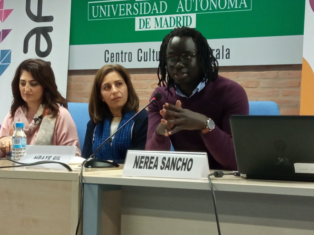 saludsexcultura's tweet photo. Mbaye Gil @GaalSunu explica desde su experiencia como enfermero la importancia de la mediación intercultural:"Facilitamos el trabajo y descongestionamos el sistema". Y pide que se solicite el servicio, se implante y extienda a nivel estatal en ámbito sanitario, social y educativo https://t.co/pms6q8gkby