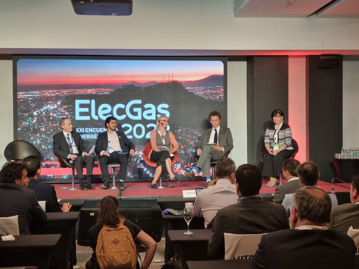 coord_electrico's tweet photo. ⚡️Ernesto Huber, director ejecutivo del Coordinador Eléctrico Nacional, participó en el foro #ElecGas2022. En este hilo dejamos los focos principales de su presentación.

⬇️ https://t.co/hPsUxPwCwP