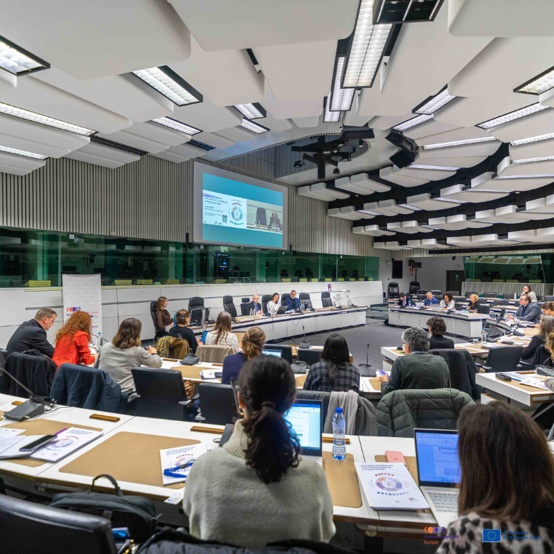VictimSupportEU's tweet photo. 📣 It’s time to move from rights-focused services to a more systemic approach to supporting #victims.
In a victim-centric #NationalVictimSupportFramework, victims should always be at the centre, their needs driving our actions.
Discover how VSE envisions this in our new paper👇