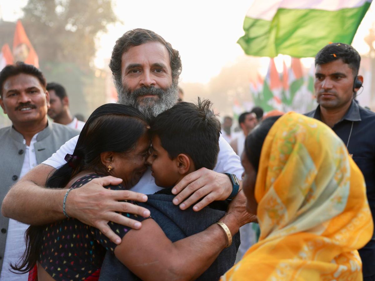 bharatjodo's tweet photo. Won't rest, till these tears turn to smiles! ☺️

#MadhyaPradeshWelcomesRahul #BharatJodoYatra https://t.co/3C2e6zIi4N