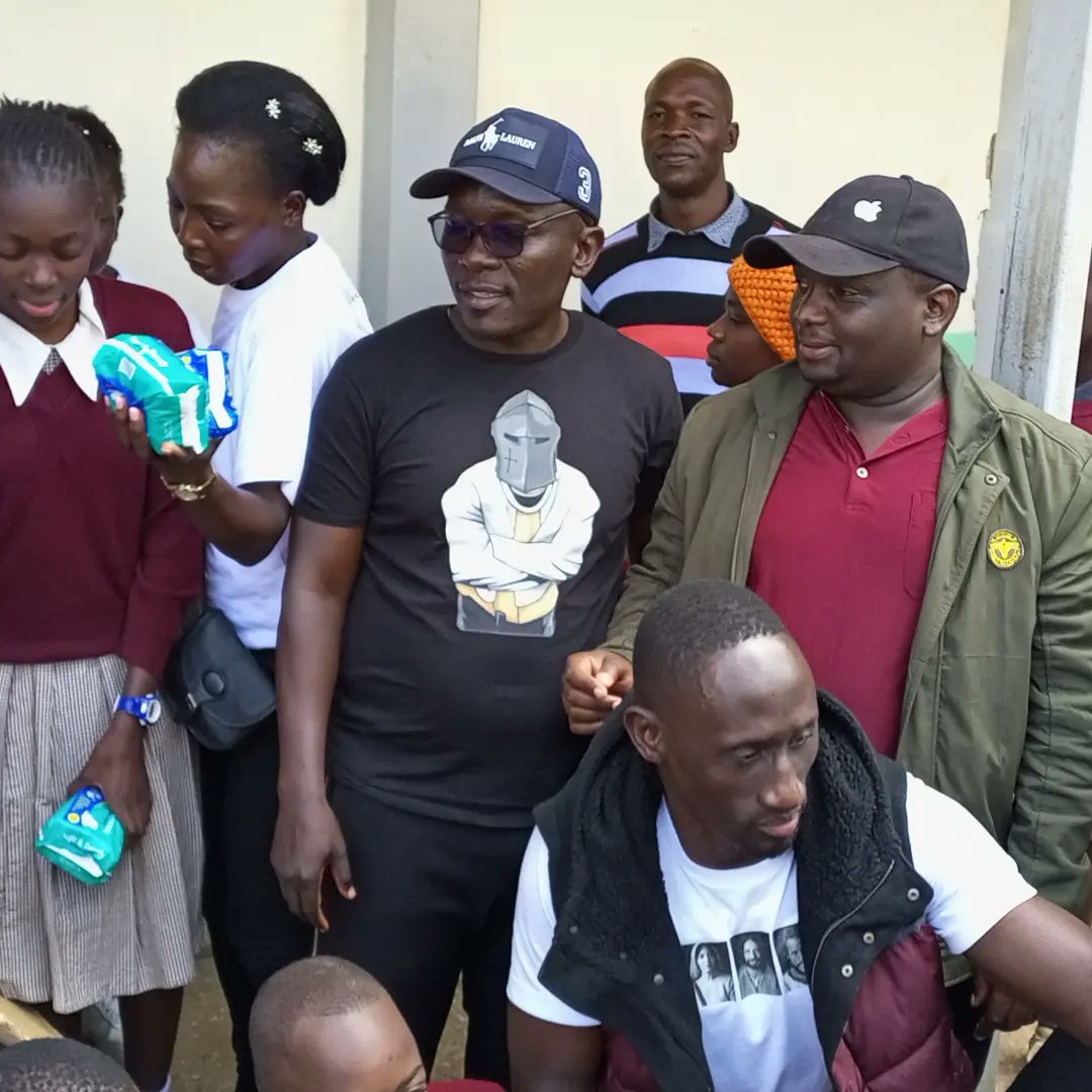 KibraSocietal's tweet photo. Just a start @KibraSocietal giving back to the community @TOIPRIMARYSCHOOL  "MAKE A GAL CHILD SMILE " https://t.co/39p5ttYvwX