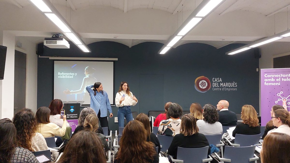 elmasnou_cat's tweet image. 👩‍💻Les mediàtiques Marta Cillán i Sara Giménez (Devermut) han obert la jornada dedicada al talent femení amb una xerrada inspiracional

🗣️La trobada que ha comptat amb prop de 40 assistents, ha inclòs taller pràctic + taula rodona amb empresàries d’èxit

ℹ️cutt.ly/5M4LVnY