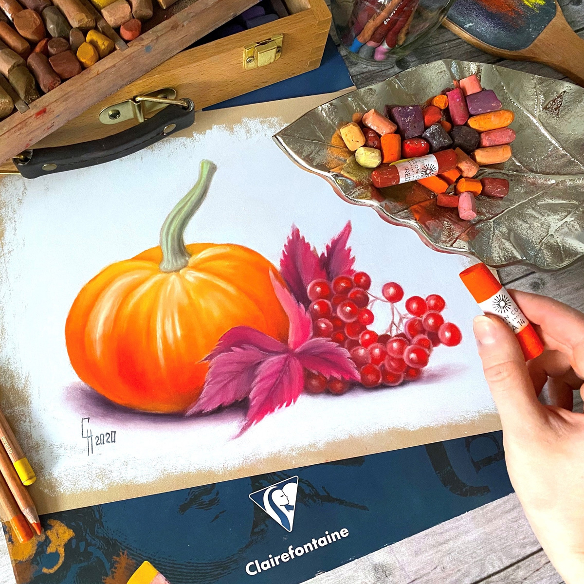 Pastelmat is the trusted medium for the pastel market.

The paper's less abrasive velour surface produces only trace amounts of pastel dust.

Pastelmat is available from Jackson's Art -> jacksonsart.com/brands/clairef…