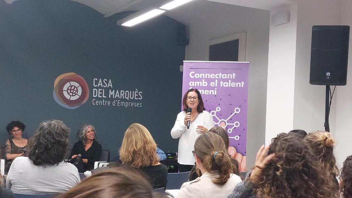 elmasnou_cat's tweet image. 👩‍💻Les mediàtiques Marta Cillán i Sara Giménez (Devermut) han obert la jornada dedicada al talent femení amb una xerrada inspiracional

🗣️La trobada que ha comptat amb prop de 40 assistents, ha inclòs taller pràctic + taula rodona amb empresàries d’èxit

ℹ️cutt.ly/5M4LVnY