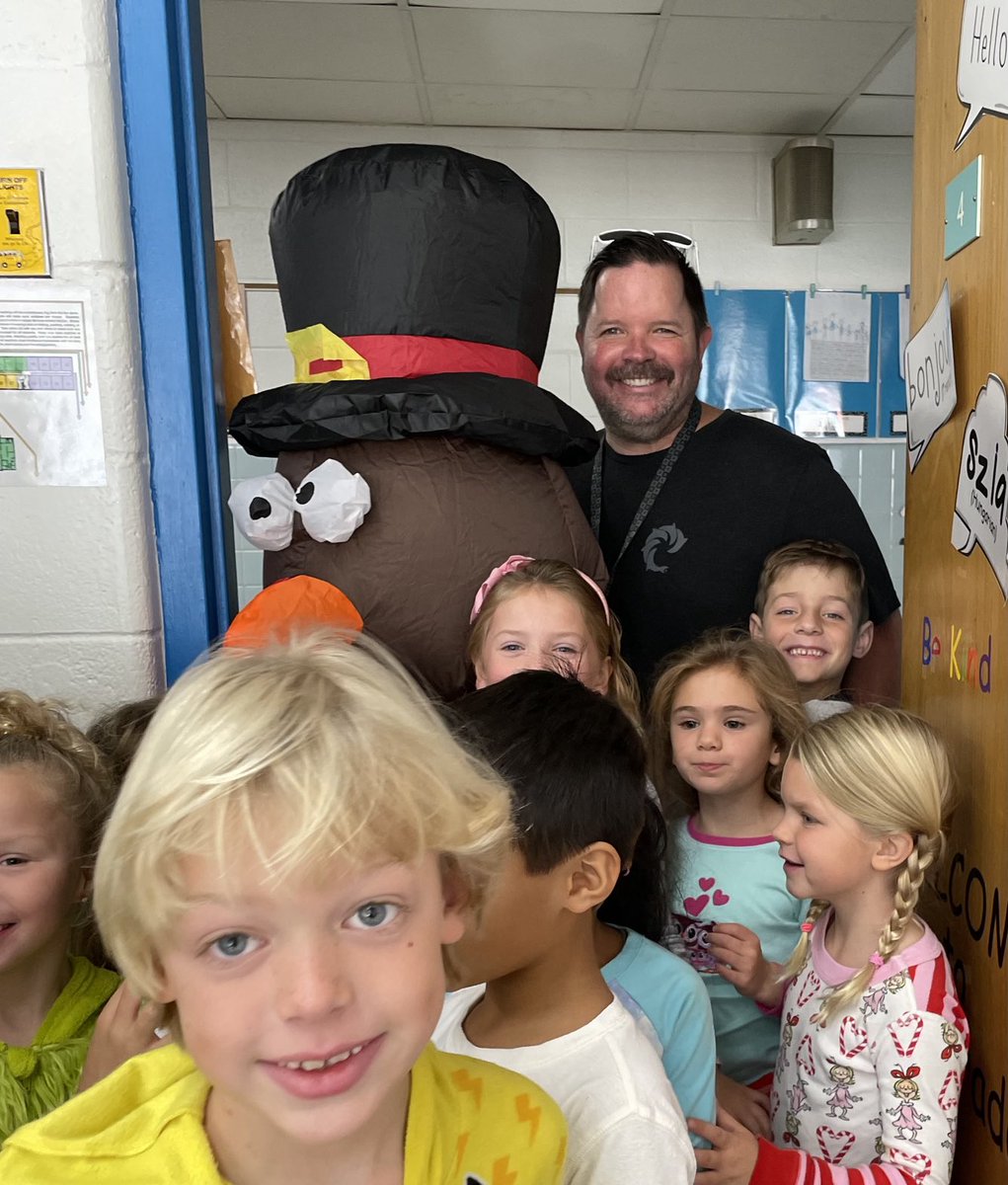 Kingston students love Mr. Baker! They are so thankful for the best principal! Happy Turkey day!! ⁦<a href="/KingstonVBCPS/">Grant Baker</a>⁩ ⁦<a href="/kingston_vb/">VBKingston</a>⁩ ⁦<a href="/Sarah_AllardVB/">Sarah Allard</a>⁩