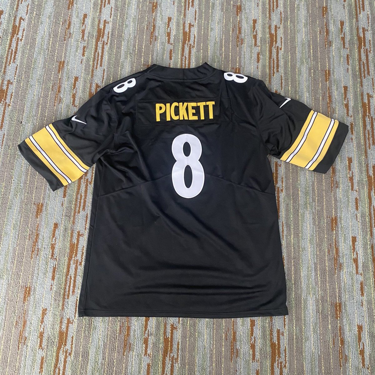 BWall's tweet image. 🦃 #STEELERNATION! 🤟🏾 I’m teaming up w/ @JerseyFlock this week for another #Steelers jersey #giveaway! Just looking to #giveback. 💯 Check out their style below and comment your desired player/size.

✨ Must be following me @BWall
✨ RT this post

Winner picked 11/25!

#HereWeGo