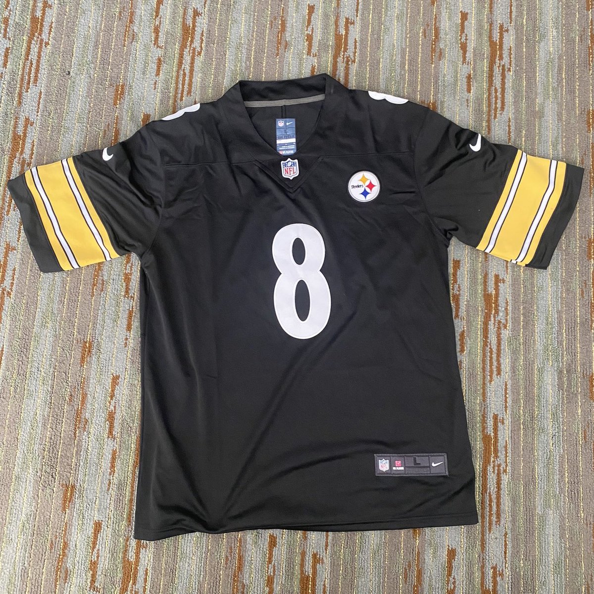 BWall's tweet image. 🦃 #STEELERNATION! 🤟🏾 I’m teaming up w/ @JerseyFlock this week for another #Steelers jersey #giveaway! Just looking to #giveback. 💯 Check out their style below and comment your desired player/size.

✨ Must be following me @BWall
✨ RT this post

Winner picked 11/25!

#HereWeGo