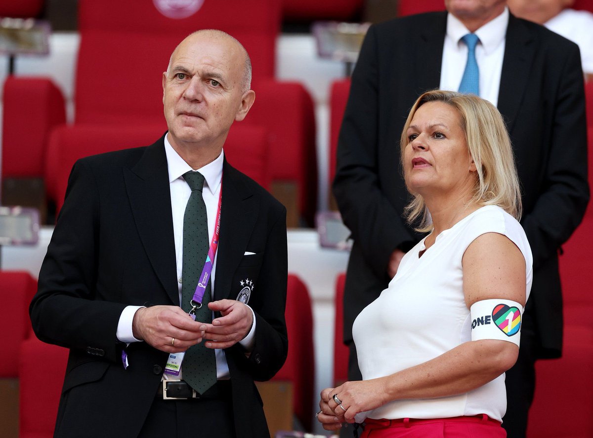 🏳️‍🌈 La ministra de Interior alemana, Nancy Faeser, SI ha lucido el brazalete ‘ONE LOVE’ en #FIFAWorldCup 

📸 Getty