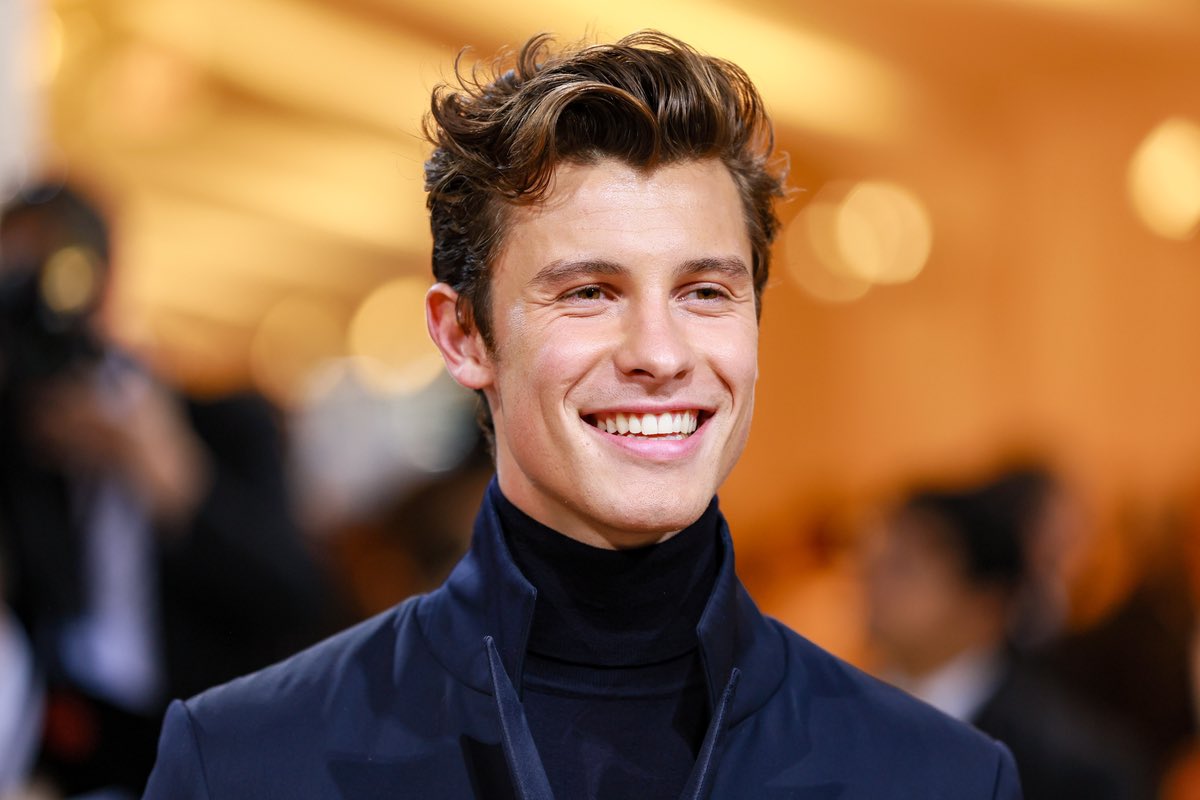 PopTingz's tweet photo. Shawn Mendes is reportedly dating 50-year-old Jocelyne Mirando.

Mendes is 24 years old. https://t.co/ihk5oz1oXN