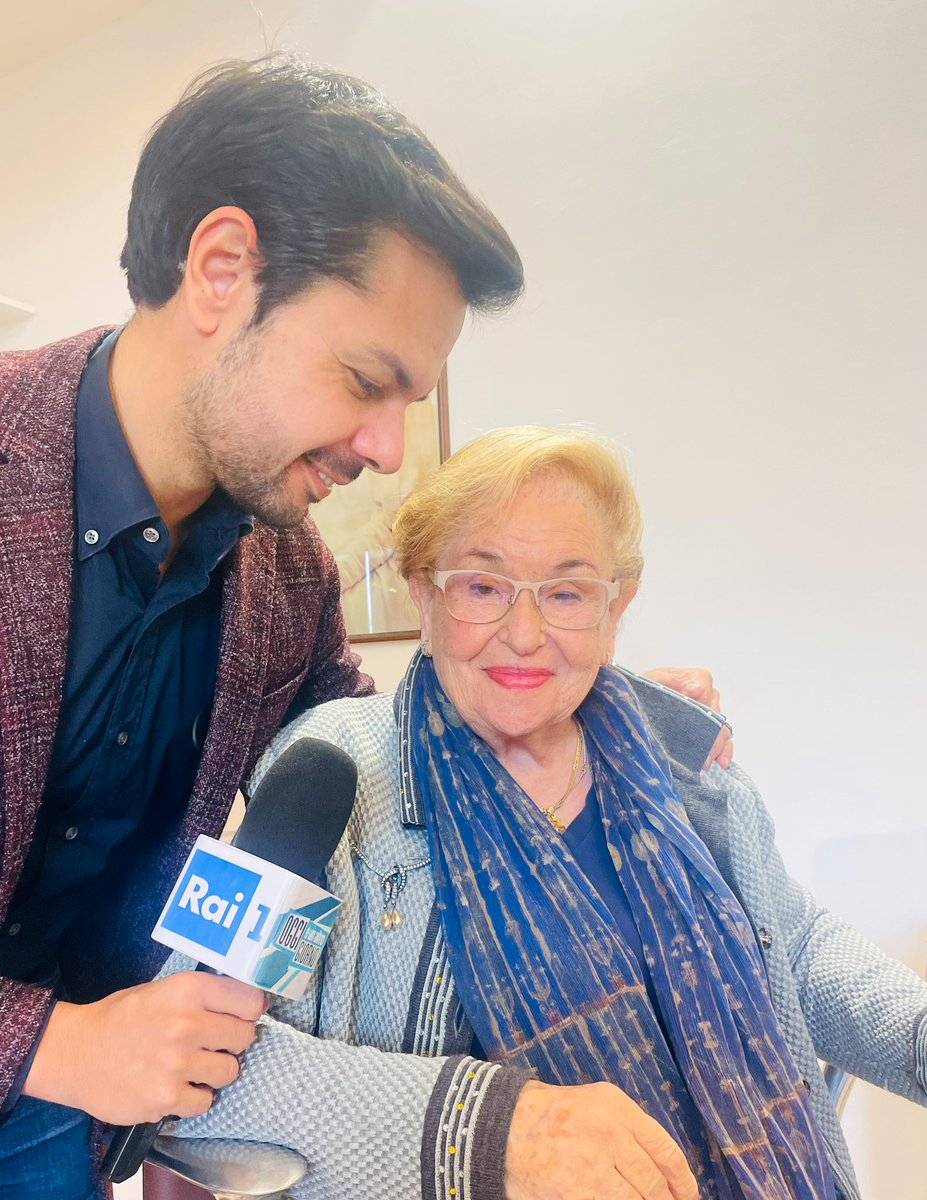 domenicomarock's tweet photo. Fra poco in diretta con la signora Flavia, storica la Parrucchiera delle Dive di Positano #OggiEUnAltroGiorno https://t.co/PVXAXcxHLJ