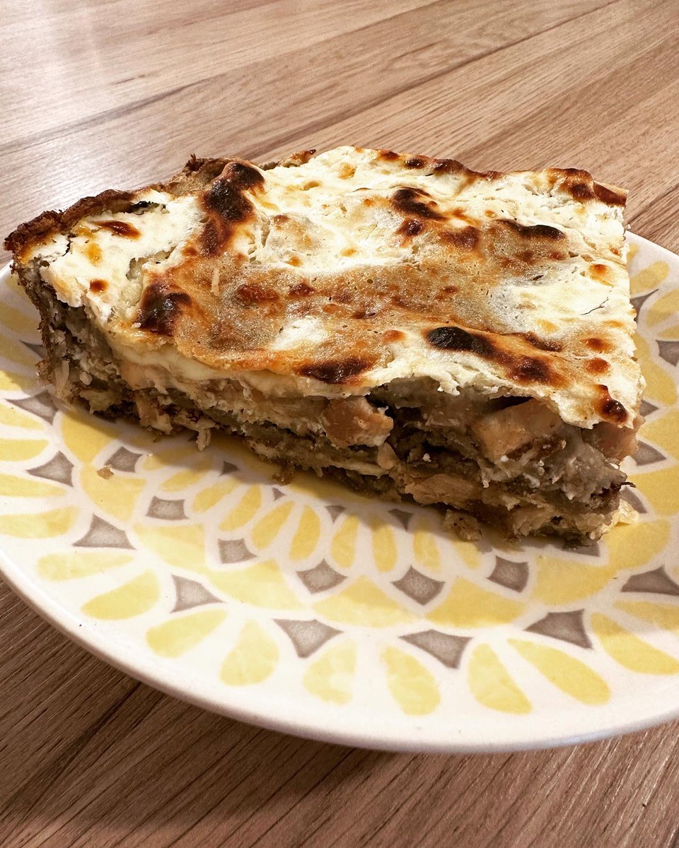 LidijaTislar's tweet photo. After a while..
Dessert - lentil pancake with homemade walnut spread
Main dish - some kind of lasagna - lentils and chicken, with cheese and greek yogurt #foodideas #lowcarb #healthyfood #healthylifestyle #homemadefood #deliciousfood  #benjaminbutton 🤣 https://t.co/IHy6JlKAC0