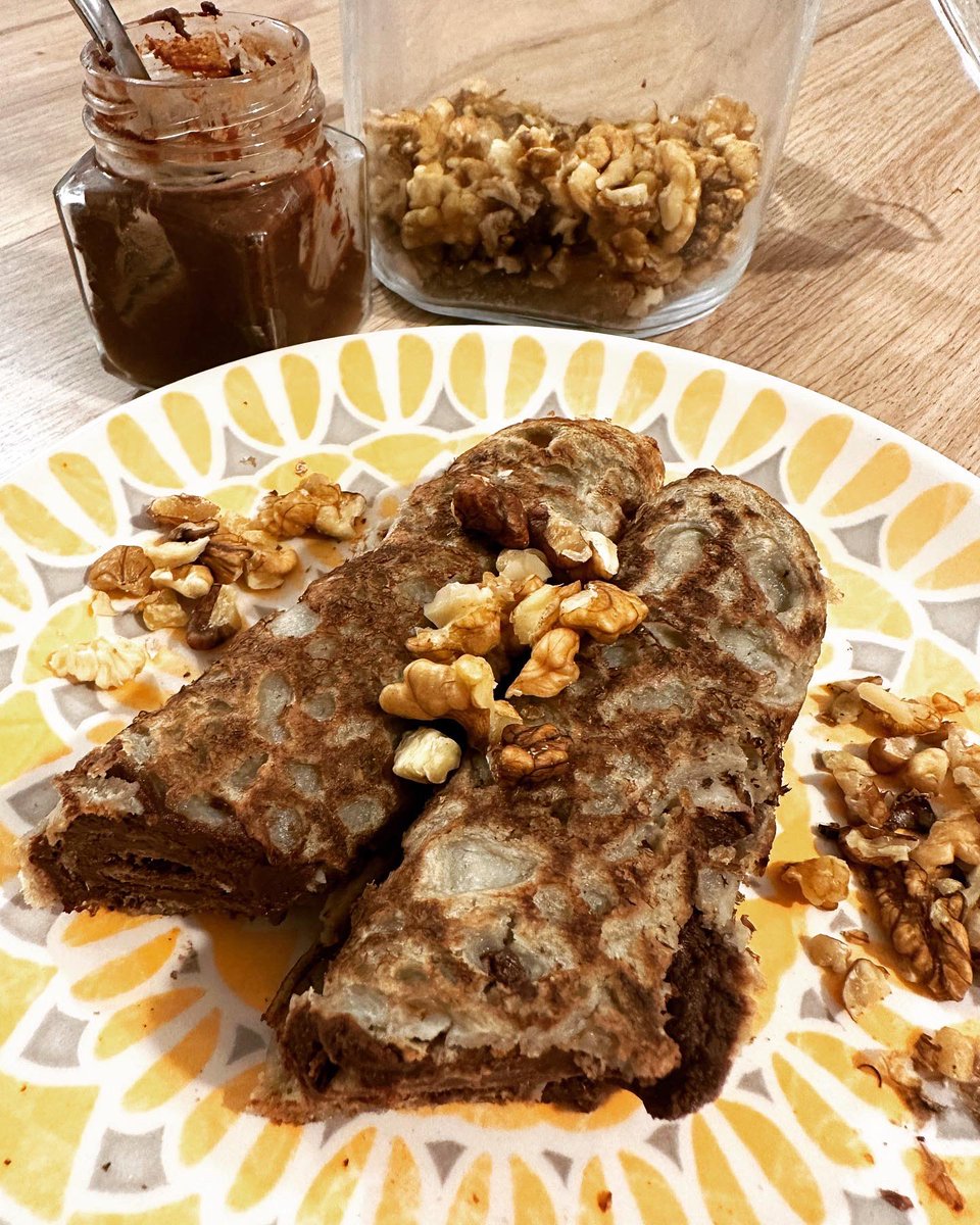 LidijaTislar's tweet photo. After a while..
Dessert - lentil pancake with homemade walnut spread
Main dish - some kind of lasagna - lentils and chicken, with cheese and greek yogurt #foodideas #lowcarb #healthyfood #healthylifestyle #homemadefood #deliciousfood  #benjaminbutton 🤣 https://t.co/IHy6JlKAC0