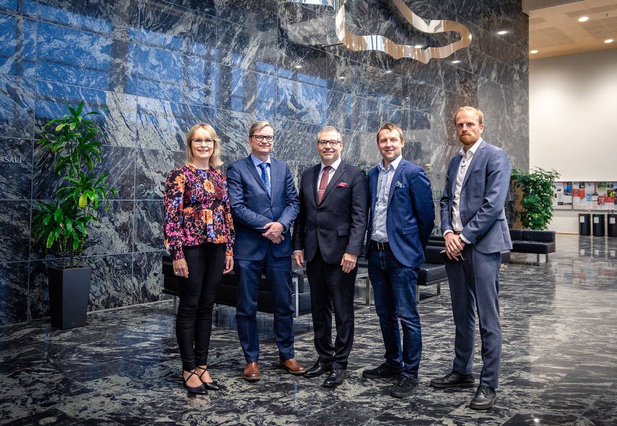 Kiitos vielä kaikille puhujille mielenkiintoisista puheenvuoroista!

Kuvassa puhujat Jari Ojala, <a href="/KeijoHamalainen/">Keijo Hämäläinen</a>, <a href="/PRautaporras/">Petteri Rautaporras</a>, Jyväskylän yliopistosäätiön edustaja  <a href="/JyrakoskiSanna/">Sanna-Mari Jyräkoski</a> sekä juontaja Petri Raivio.

Kiitos myös <a href="/maraj60/">Martti J Kari</a>, jonka ei päässyt paikan päälle tapahtumaan!