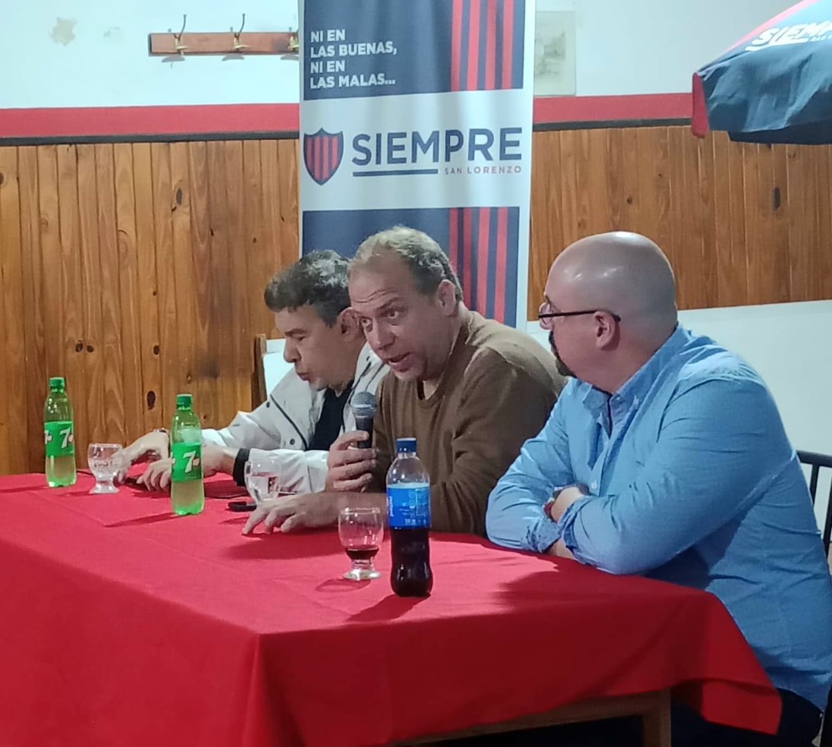 SiempreSanLore's tweet photo. Desde #SiempreSanLorenzo queremos agradecer enormemente la cálida recepción recibida por los integrantes de la Peña del Oeste y alrededores. 

Seguiremos trabajando por el #SanLorenzo federal que siempre soñamos. 

#CiprianoPresidente
@matadoresoeste https://t.co/hPLULacxOj